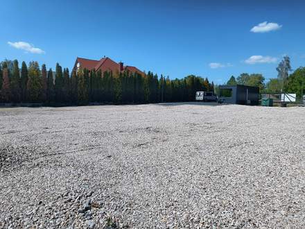 Utwardzony, ogrodzony plac parkingowy Central Parking P66